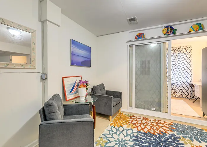 Beach, Pier Access! Pet-Friendly Crystal Coast Gem