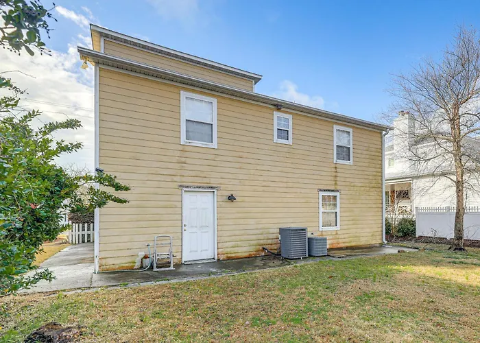 Beach, Pier Access! Pet-Friendly Crystal Coast Gem