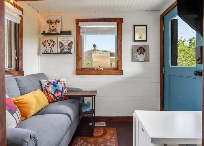 Arbor House Of Dripping Springs - Hound Hollow