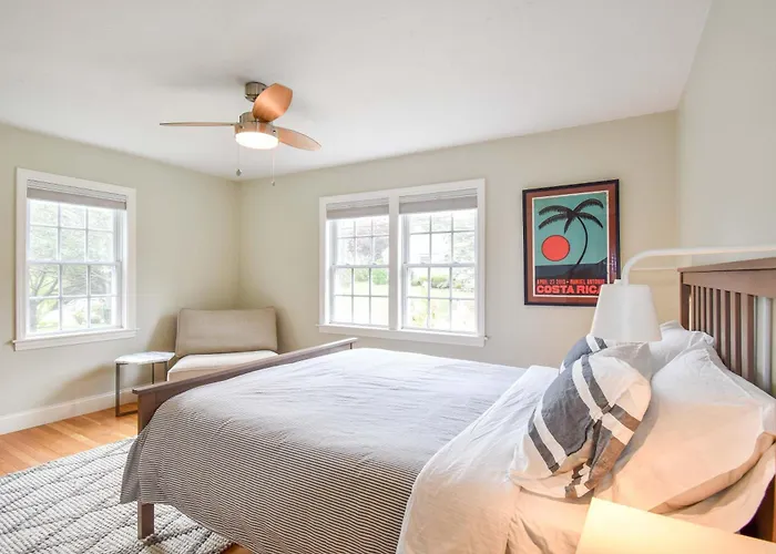 Fully Renovated Walk To Scargo Lake