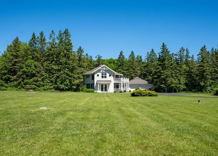 The Goat And Cherry- Cozy Retreat, Hot Tub, Fire Pit, Arcade Fun & Dogs!