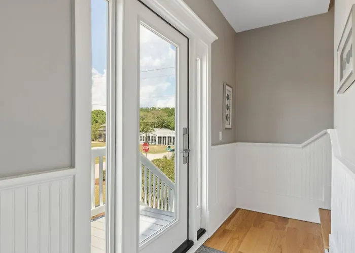 3800 Cameron Boulevard By Avantstay