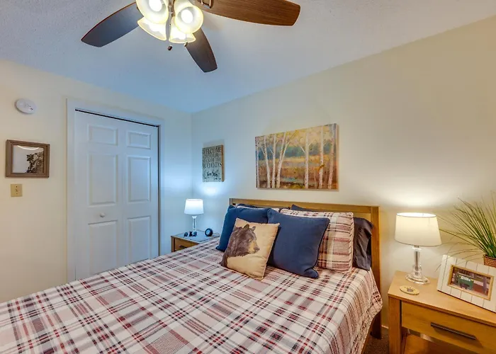 Spacious Bartlett Condo W/ Balconies & Pool!