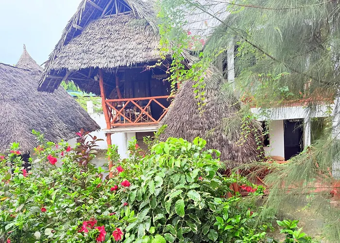 Tropinest bungalows&hostel