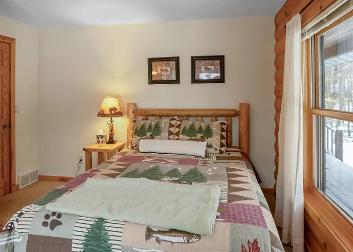 Sleepy Moose- Cozy Cabin In Sister Bay, Hot Tub, Fire Pit, Dogs!