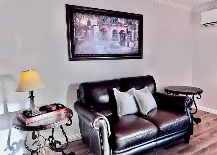 Quiet Comfort Suite 2B1B Skyline View