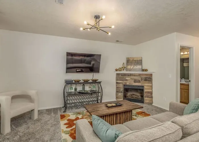 The Corbin Park Cozy Corner- Post Falls Modern Townhome