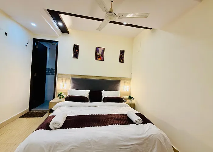 Hotel Oxygen Bloom-Near Noida Sector 18 Metro