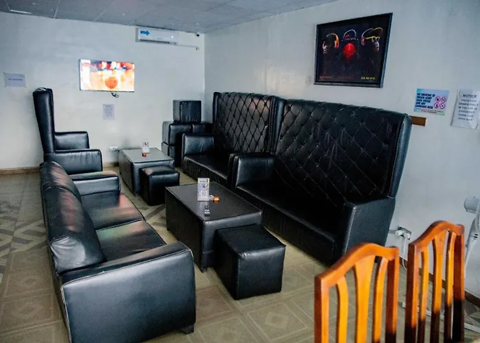 Dee Rocket Hotel & Lounge