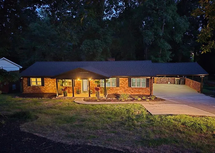 Spacious, Renovated, 5-Bedroom Retreat, Near I-85