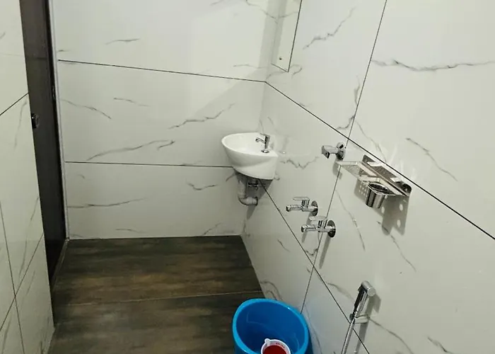 Miracle Inn Near Al-Ameen College