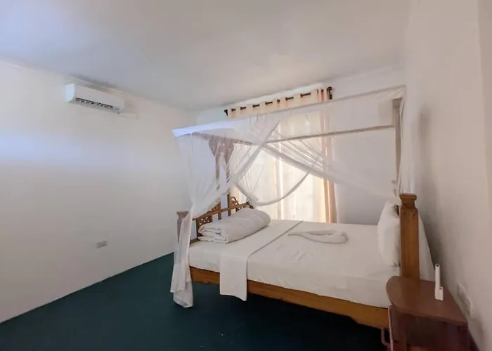 Palm Trees Hotel