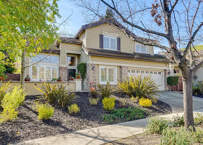 Fairfield Wine Country Getaway W/ Backyard Oasis!