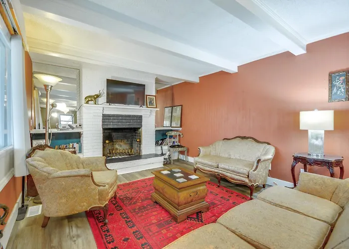 Tranquil Lakefront Home W/ Sunroom In Burlington