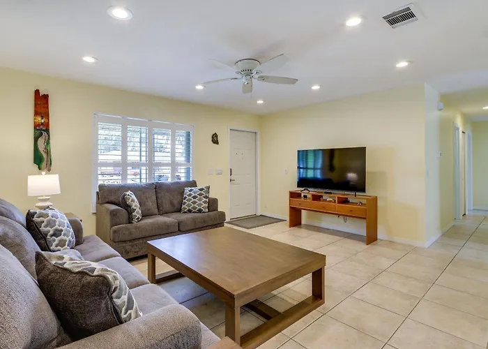 Screened Porch + Patio: Group Getaway In Palm Bay!