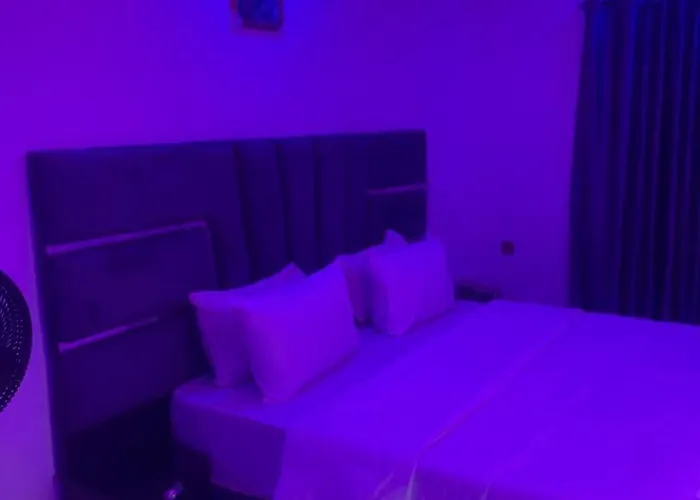 02 Hotel And Suites