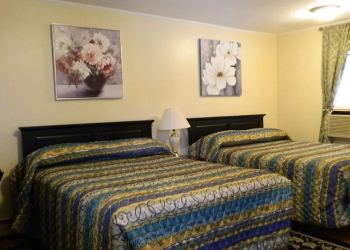 Twin Oaks Motel