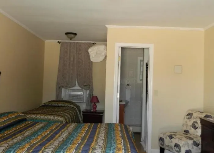 Twin Oaks Motel