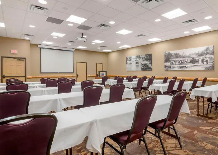 Best Western Premier The Lodge On Lake Detroit
