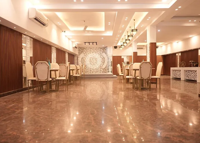 Life Tree Hotel And Banquet Hall, Sector 63A