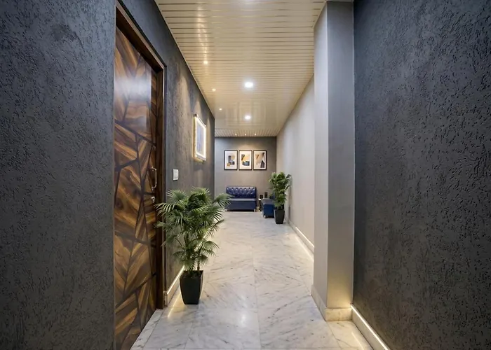 Hotel The Velvet Crest Zirakpur