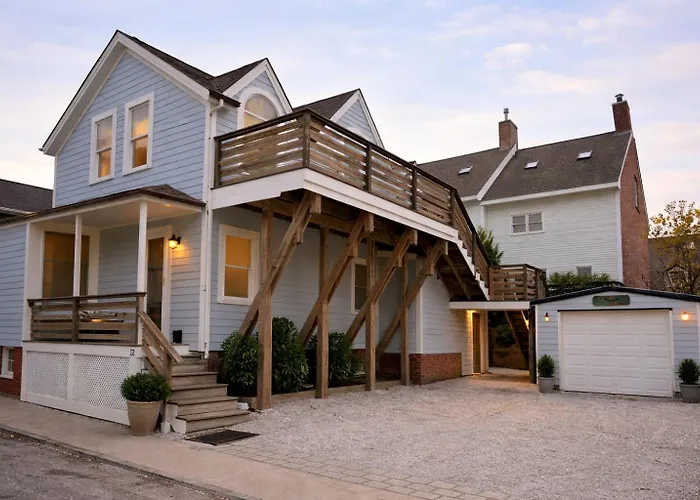 Newport Harbor View Cottage W Decks & Parking