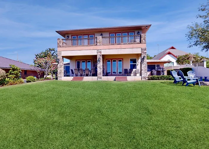 Dog-Friendly Lakefront Home With Private Dock & Beach - Snowbirds Welcome
