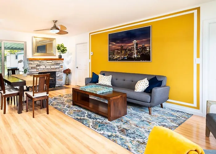 7 Min Airport Rambler, Fenced Yard
