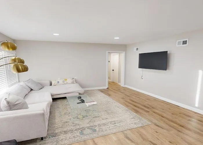 Spacious 4Br Loft - Outdoor Movie Theater