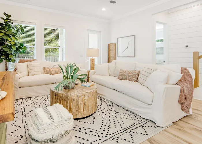 Dog-Friendly Home With Community Pool Flat Top Grill And Custom Coffee Bar