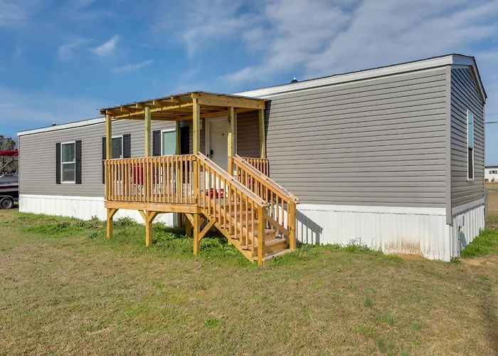 2 Mi To Lake Marion! Pet-Friendly Home W/ Yard