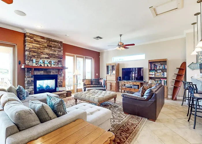 Dog-Friendly Lakefront Home With Private Dock & Beach - Snowbirds Welcome