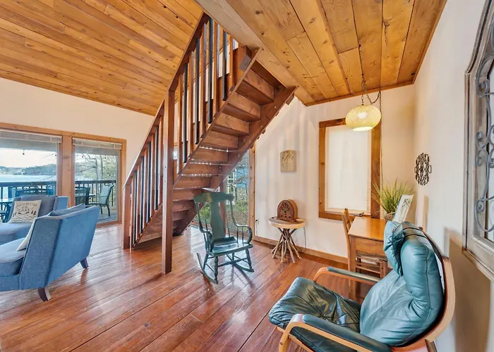 Lakeside Lodge - Lakefront Home With Private Dock & Hot Tub