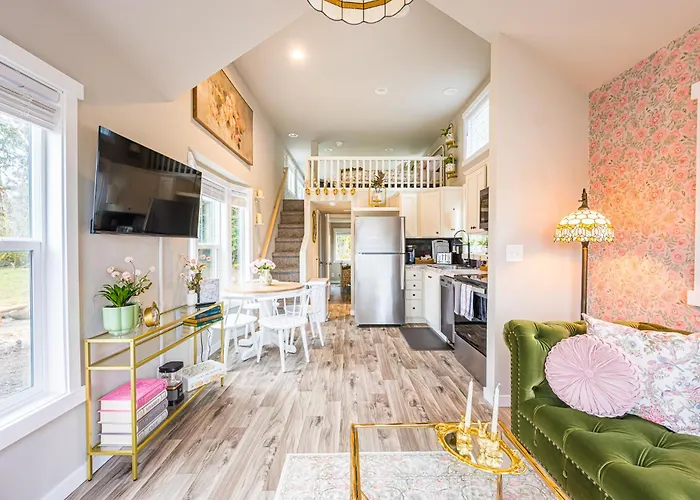 Rainforest Tiny Home Retreat #16 Floral Cottage