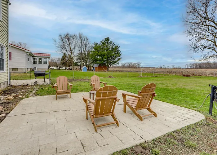 Sandusky Adventure Hub: Patios, Grill + Yard!
