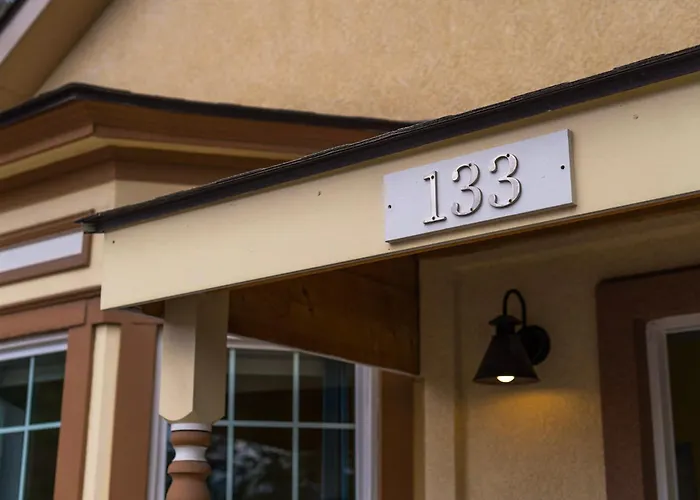 Dog Friendly! Dunwell Cottage, Cute Downtown Home, Close To Everything!!