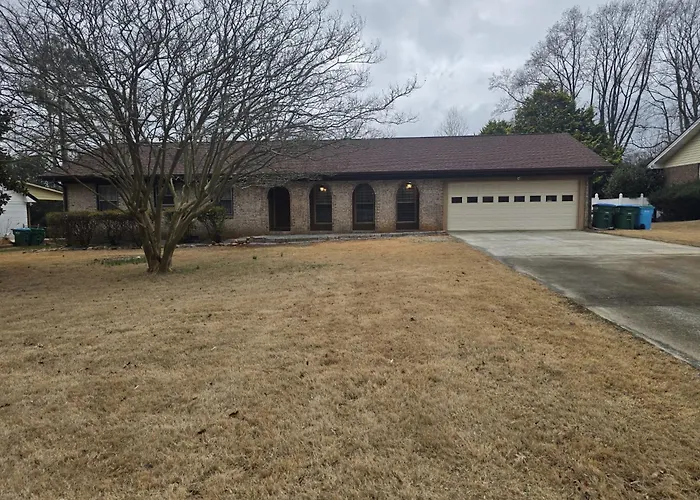 Luxury 3Br Getaway - 2 Master Suites - Pool & More - Great Location