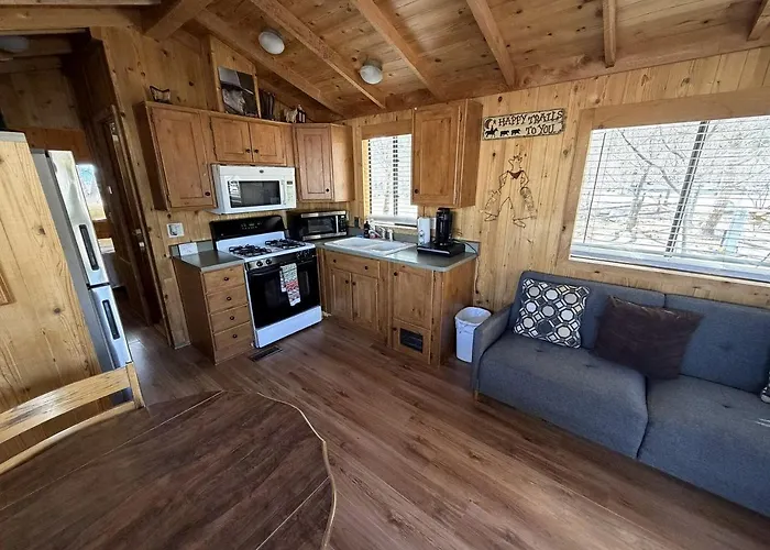 Cozy Mountain-Style Cabin With Scenic Sierra Nevada Views Near Lone Pine, California
