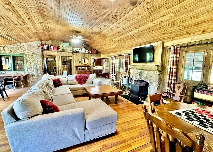 Tranquil Riverfront Cabin Retreat With Wildlife, Trails & Open Skies In Tahlequah, Oklahoma