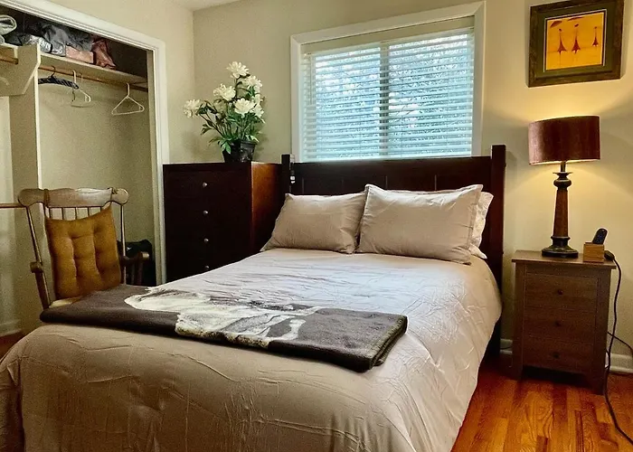 Decatur Garden Retreat With Lots Of Outdoor Space
