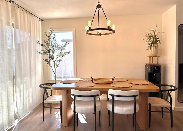 25-Min Monterey Retreat
