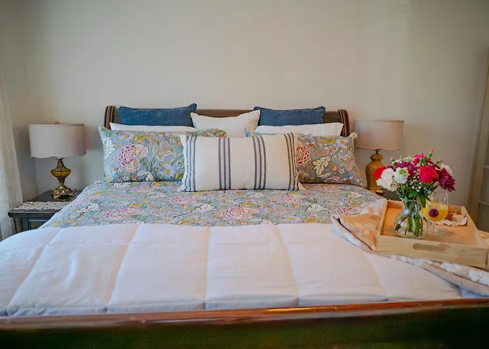 The Old Crowe Inn Bed And Breakfast