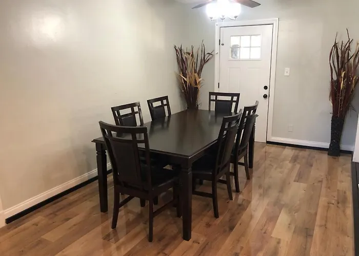 Spacious 5 Bedroom Home In Decatur Near Downtown Atlanta Ideal For Families & Groups