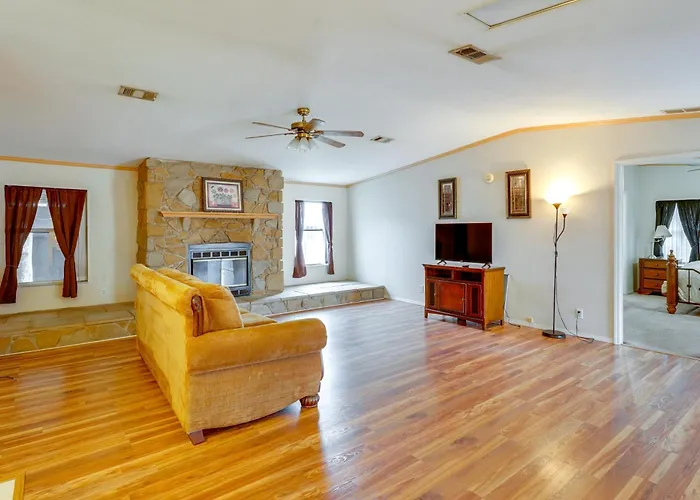 4 Mi To Beach: Perry Home Near Boat Launch