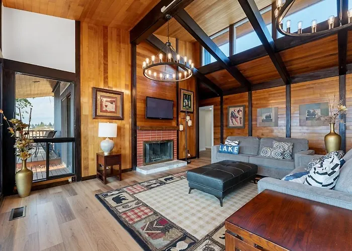 Sunny Retreat-Lake Views,Hottub,Bbq,Firepit,Ev