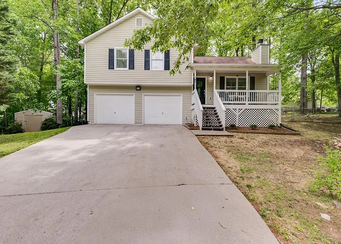 Tranquil Hideaway Home - Pet-Friendly