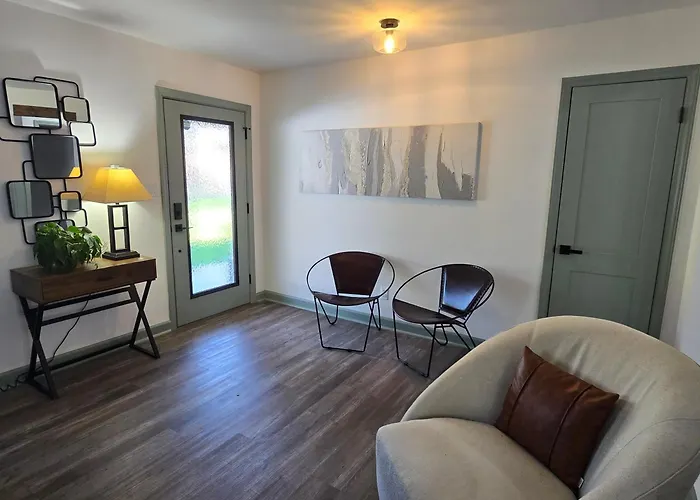 Spacious, Renovated, 5-Bedroom Retreat, Near I-85