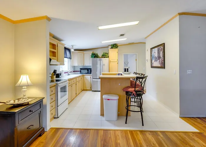 4 Mi To Beach: Perry Home Near Boat Launch