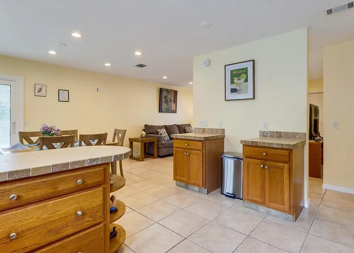 Screened Porch + Patio: Group Getaway In Palm Bay!