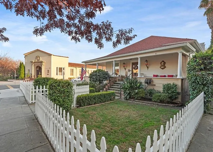 The Veranda On Walnut Luxury Downtown Lodi Stay